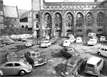 Historische Fotografie des unbebauten Brachengrundstücks mit der Fassade des Börsenhof A im Hintergrund