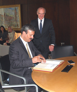 Bürgerschaftspräsident Christian Weber und Botschafter Francisco Nicolás González Díaz