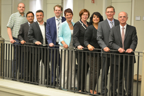 Foto des Vorstandes, das von links nach rechts Wilko Zicht, Sükrü Senkal, Cindi Tuncel, Dr. Magnus Buhlert, Manuela Mahnke, Sandra Ahrens, Sülmez Dogan, Frank Imhoff und Christian Weber zeigt.